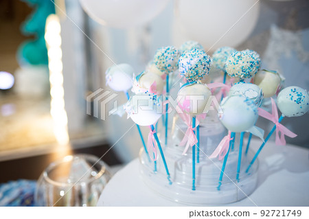 Candy bar in blue colors at a children's birthday party 92721749