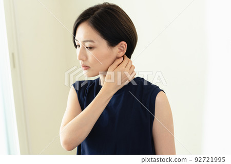 A woman who cares about her neck indoors 92721995