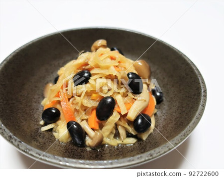 Delicious simmered dried daikon radish with black beans Delicious simmered dried daikon radish with black beans 92722600