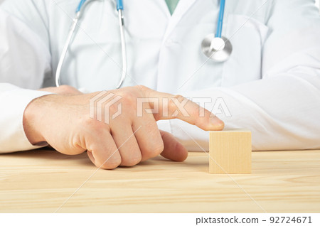 doctor shows mockup blank wooden cubes with an empty space for your text. doctor recommends taking. doctor talks about the benefits doctor shows mockup blank wooden cubes with an empty space for your text. doctor recommends taking. doctor talks about the benefits 92724671