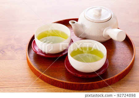 Drink green tea 92724898