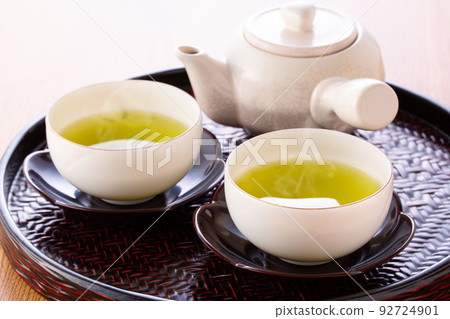 Drink green tea 92724901