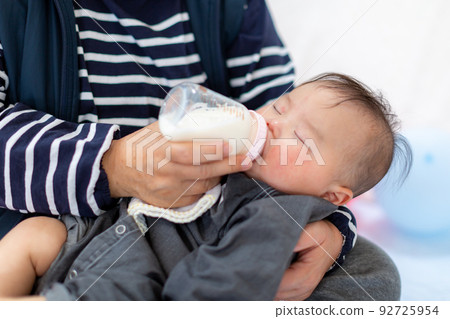 Baby drinking milk breastfeeding 92725954