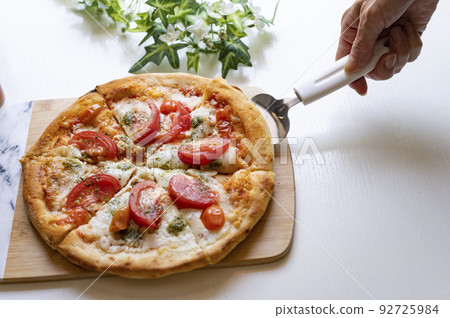 Homemade margherita pizza serving Homemade margherita pizza serving 92725984