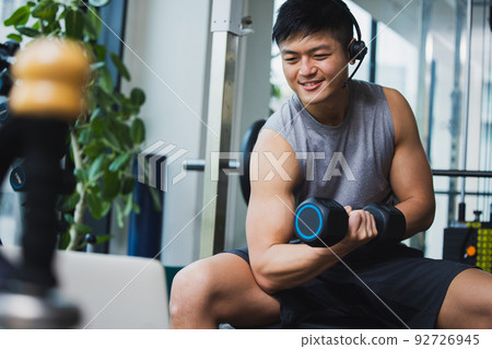 健身男性肌肉健美 92726945