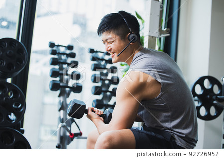 Fitness male muscle bodybuilding 92726952