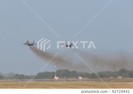 波蘭空軍 MiG-29 支點編隊起飛 波蘭空軍 MiG-29 支點編隊起飛 92728442
