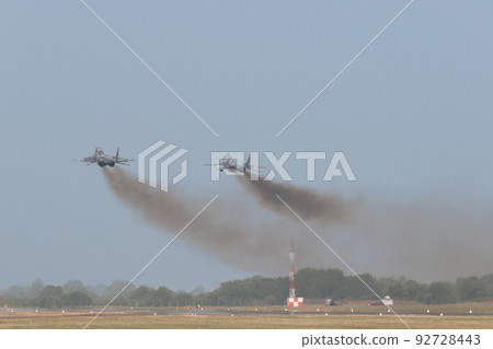 波蘭空軍 MiG-29 支點編隊起飛 波蘭空軍 MiG-29 支點編隊起飛 92728443