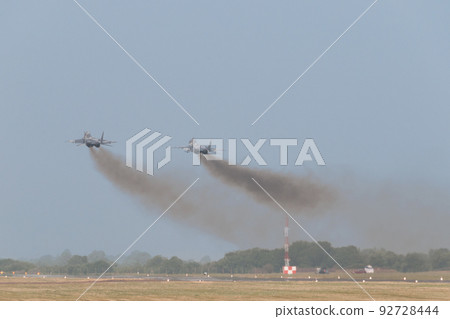 波蘭空軍 MiG-29 支點編隊起飛 波蘭空軍 MiG-29 支點編隊起飛 92728444