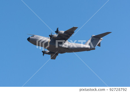 Airbus A400M Atlas prototype horizontal flight 92728792