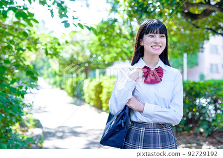 High school girls walking straight down the road under beautiful fresh green, going to and from school, future course, morning image color High school girls walking straight down the road under beautiful fresh green, going to and from school, future course, morning image color 92729192