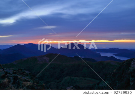 Dawn scenery from the summit of Mt. Nikko-Shirane 92729920