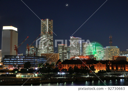 Night view of Yokohama Port 92730663