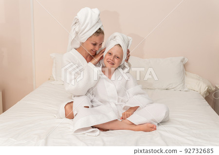 Daughter bath dries smiling mom love thinks elbows smile bed, from girl morning in lifestyle for happy caucasian, little background. Hair health female, 92732685
