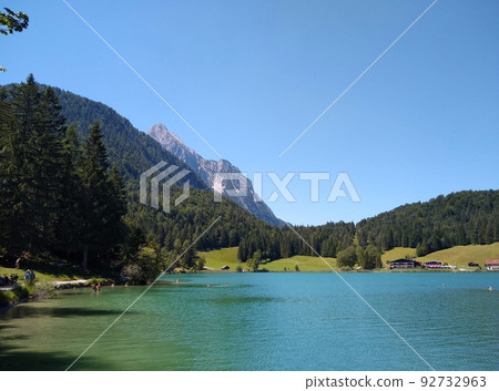 德國南部,靠近奧地利邊境的湖泊 德國南部,靠近奧地利邊境的湖泊 92732963