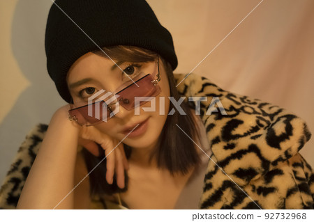 太陽鏡酷女性肖像時尚 92732968
