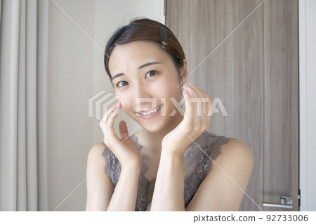Skin care beautiful skin woman no makeup 92733006