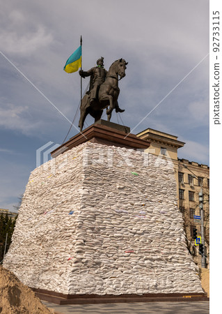 Photography to theme famous monument Bohdan Khmelnytsky during Ukraine war Photography to theme famous monument Bohdan Khmelnytsky during Ukraine war 92733115