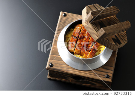 Kamameshi with kabayaki eel on a black background Kamameshi with kabayaki eel on a black background 92733315