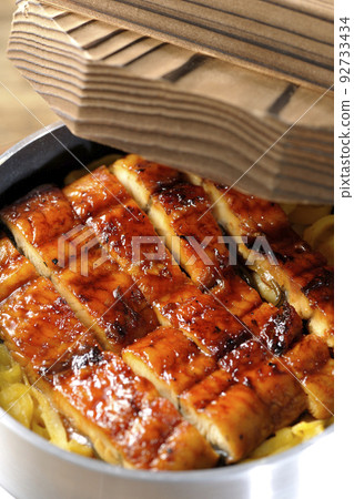 Kamameshi with grilled eel Kamameshi with grilled eel 92733434