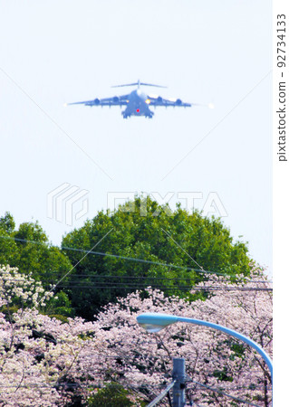 C-17 Globemaster landing 92734133