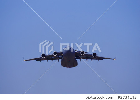 C-17 Globemaster III taking off C-17 Globemaster III taking off 92734182
