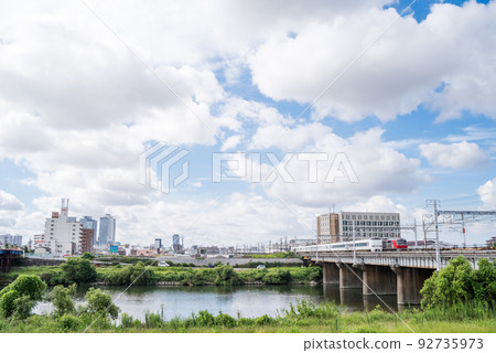 [Tokaido Main Line] Limited express train and freight train crossing the Shonai River 92735973