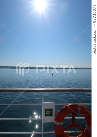 早上在英吉利海峽渡輪上 92736073