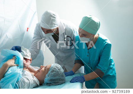 Mother look to her newborn baby in hospital Mother look to her newborn baby in hospital 92739189