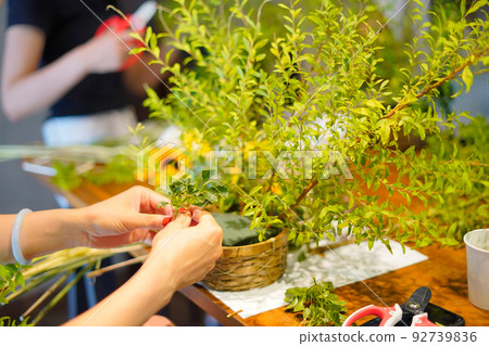 Flower arrangement class Flower arrangement class 92739836