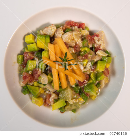 Recipe for ceviche of sea bream with avocado, chilli and lime 92740116