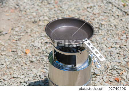 [Minimum solo camp at auto campsite, new bonfire stand] 92740308