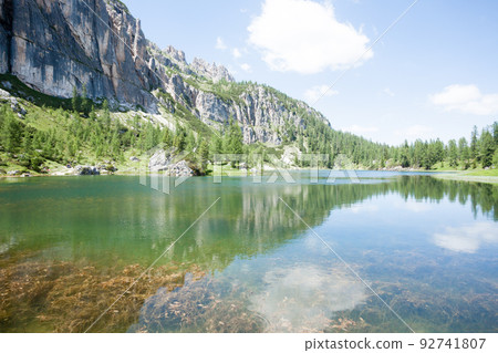 Federa alpine lake landscape, italian dolomites panorama 92741807