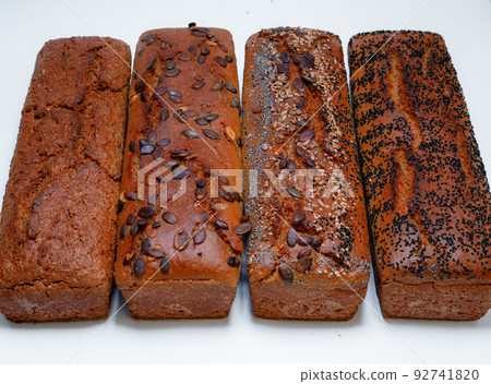 Dietary whole grain bread. Fresh bread is cooled. 92741820