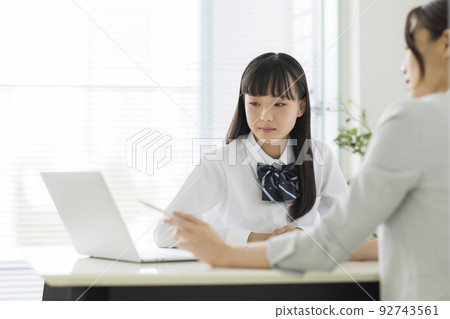 Female students interviewing at a cram school High school students Junior high school students Female students interviewing at a cram school High school students Junior high school students 92743561