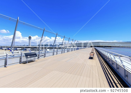 陽光明媚的常滑市中部國際機場空中甲板 92745508