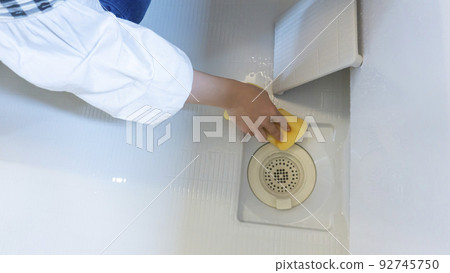 Cleaning the bathroom drain Cleaning the bathroom drain 92745750