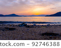 Watch the gentle waves of the Seto Inland Sea and the sunset 92746388