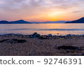 Watch the gentle waves of the Seto Inland Sea and the sunset 92746391