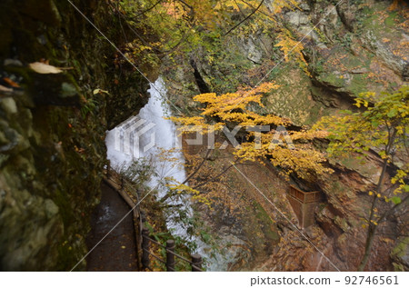 雷瀑布（松川峽谷、高山村） 92746561