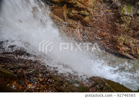雷瀑布（松川峽谷、高山村） 92746565
