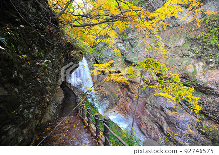 雷瀑布（松川峽谷、高山村） 92746575