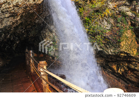 雷瀑布（松川峽谷、高山村） 92746609