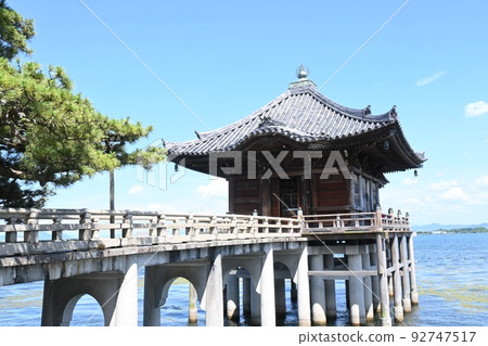 Lake and Ukimido/Mangetsuji Temple 92747517