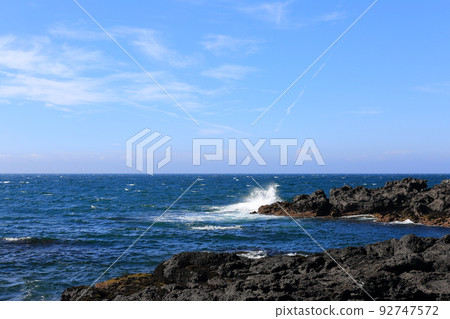 濟州島美麗的大海和天空 濟州島美麗的大海和天空 92747572