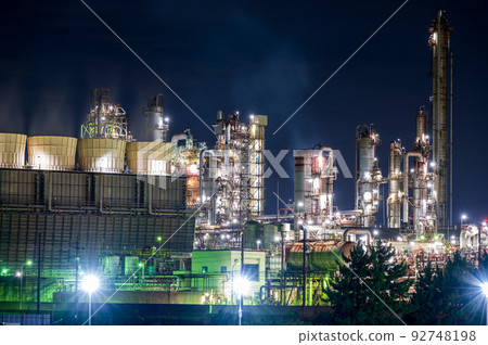 The night view of the Yokkaichi industrial complex with the beautiful lights of the factories shining in the clear night sky The night view of the Yokkaichi industrial complex with the beautiful lights of the factories shining in the clear night sky 92748198