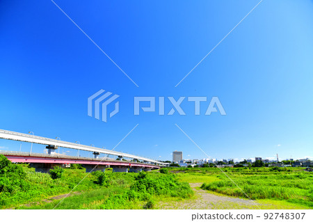 立橋 / 從多摩川附近看立川站（東京都立川市）[2022年7月] 92748307