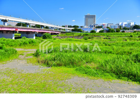 立橋 / 從多摩川附近看立川站（東京都立川市）[2022年7月] 92748309