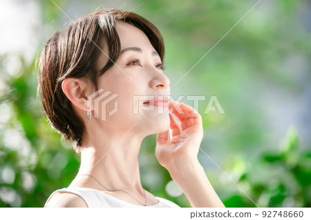 Female beauty skin care fresh green 92748660