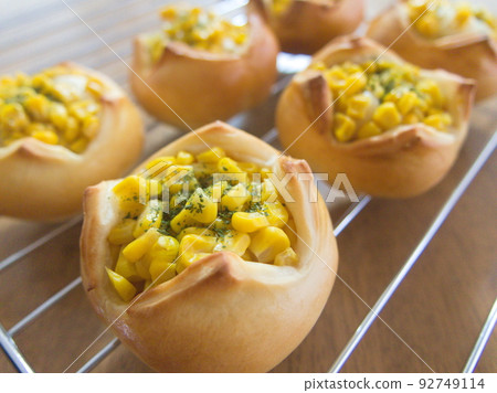 Home bakery corn bread Home bakery corn bread 92749114